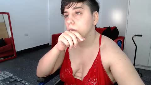 Snapshot of almondonwheels chatting on December 4, 2024, 9:24 pm Almond online show from December 4, 2024, 9:24 pm