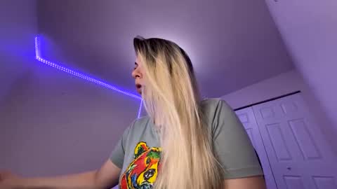 Snapshot of amandainbloom chatting on February 25, 2025, 12:36 am Amanda online show from February 25, 2025, 12:36 am