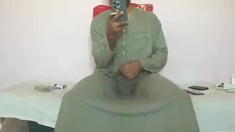 Snapshot of amir_elaraby chatting on October 12, 2025, 11:31 am Amir online show from October 12, 2025, 11:31 am