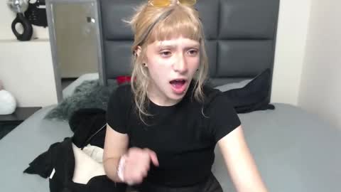 Snapshot of amnesiia_ chatting on September 13, 2025, 1:22 pm Amnesia online show from September 13, 2025, 1:22 pm