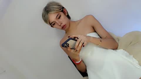 Snapshot of amor_pleasure chatting on January 28, 2025, 4:50 am Belle Tylor online show from January 28, 2025, 4:50 am