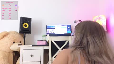 Snapshot of anabelle_wet chatting on September 16, 2025, 11:55 am Annie online show from September 16, 2025, 11:55 am