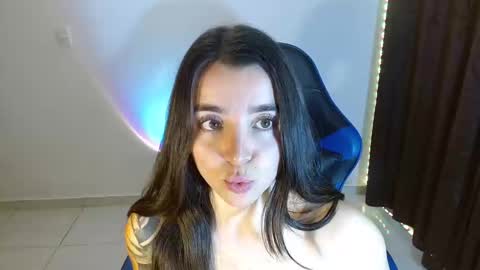 Snapshot of anarosse__ chatting on December 18, 2024, 11:19 pm ana 3 online show from December 18, 2024, 11:19 pm