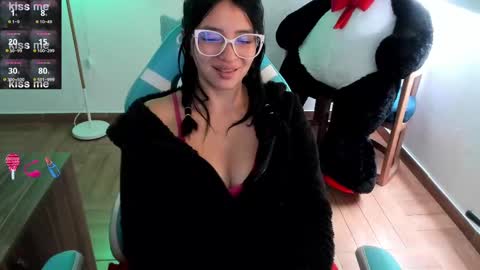 Snapshot of andrea_bonnie chatting on March 4, 2025, 2:53 pm andrea_bonnie online show from March 4, 2025, 2:53 pm