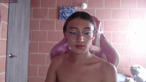 Andrea  online show from September 28, 2025, 4:12 pm