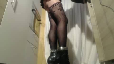 Snapshot of andreacum chatting on December 28, 2024, 7:11 pm Andrea online show from December 28, 2024, 7:11 pm