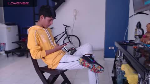 Snapshot of andressdean chatting on February 10, 2025, 5:19 pm Andres Dean online show from February 10, 2025, 5:19 pm