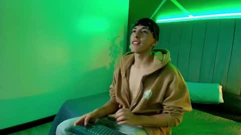 Snapshot of andreuw_wolf chatting on October 29, 2025, 2:36 am Andreuw Wolf online show from October 29, 2025, 2:36 am