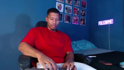 Snapshot of andrew_hoult chatting on December 3, 2024, 10:51 pm Andrew online show from December 3, 2024, 10:51 pm