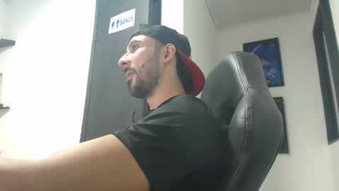 Snapshot of andruwang chatting on December 6, 2024, 3:52 am Andru online show from December 6, 2024, 3:52 am