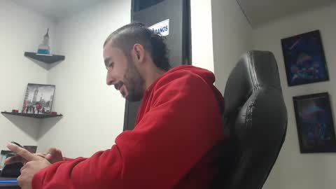Snapshot of andruwang chatting on December 23, 2024, 5:17 am Andru online show from December 23, 2024, 5:17 am
