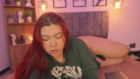 Snapshot of andy_and_emma chatting on December 9, 2024, 3:54 pm andy_and_emma online show from December 9, 2024, 3:54 pm