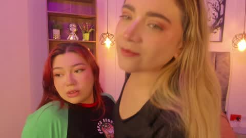 Snapshot of andy_and_emma chatting on December 17, 2024, 12:54 pm andy_and_emma online show from December 17, 2024, 12:54 pm