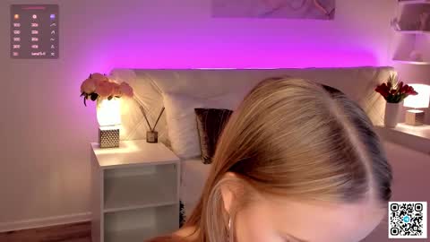 Snapshot of anellyball_ chatting on September 17, 2025, 8:05 am Anelly online show from September 17, 2025, 8:05 am