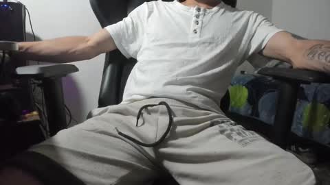 angel_straight online show from November 9, 2025, 7:12 pm