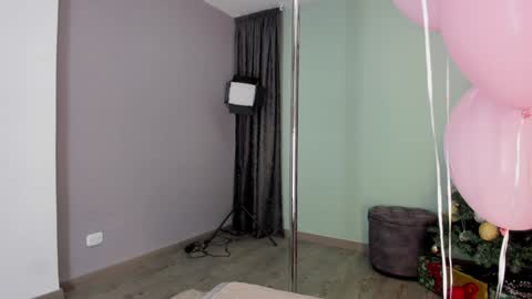 Snapshot of angelbae_ chatting on December 15, 2024, 5:31 pm AngelBae online show from December 15, 2024, 5:31 pm