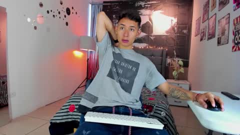 Snapshot of angell01_ chatting on November 7, 2025, 12:16 pm Angel online show from November 7, 2025, 12:16 pm