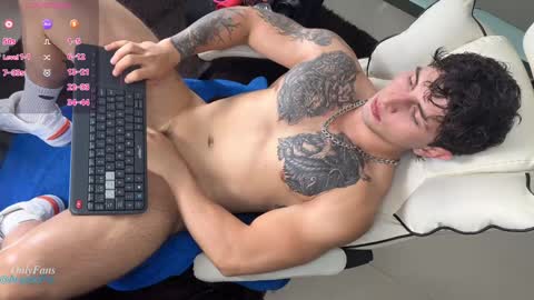 Snapshot of angeloferro1 chatting on January 24, 2025, 5:42 am Angelo Ferro online show from January 24, 2025, 5:42 am