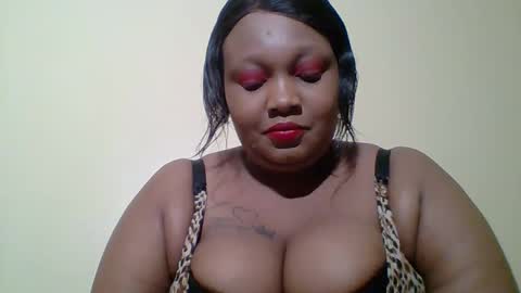 Snapshot of angienew chatting on November 2, 2025, 8:33 pm Angie online show from November 2, 2025, 8:33 pm