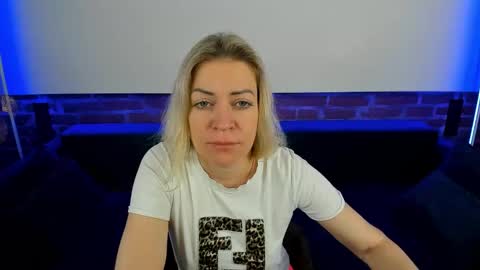 Snapshot of anna_snow9 chatting on October 21, 2025, 5:41 am anna_snow9 online show from October 21, 2025, 5:41 am