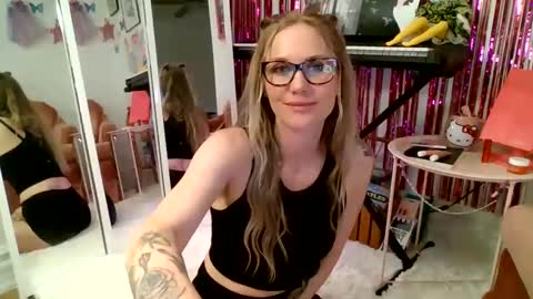 Snapshot of annadelrae444 chatting on September 15, 2025, 2:33 am annadelrae444 online show from September 15, 2025, 2:33 am