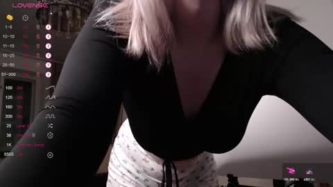 Snapshot of annamilky chatting on October 5, 2025, 8:07 pm annamilky online show from October 5, 2025, 8:07 pm