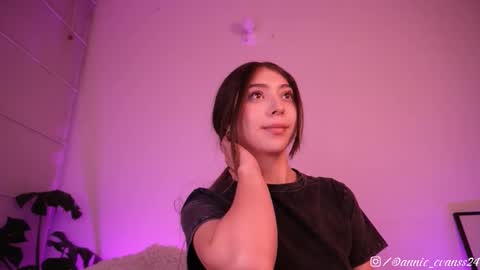 Snapshot of annie_evans24 chatting on February 27, 2025, 5:02 am Annie Evans online show from February 27, 2025, 5:02 am