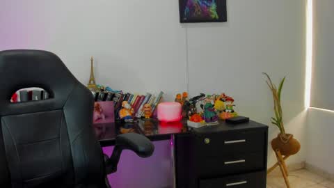 Snapshot of annie_loff chatting on February 5, 2025, 6:15 pm annie_loff online show from February 5, 2025, 6:15 pm