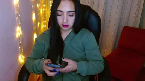 Snapshot of anniehh_ chatting on January 19, 2025, 8:29 am   Annie  Independent model Hello all offline tokens are appreciated  thank you for your support.33 online show from January 19, 2025, 8:29 am