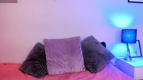 Snapshot of anniie_james_ chatting on October 8, 2025, 12:03 pm Annie online show from October 8, 2025, 12:03 pm