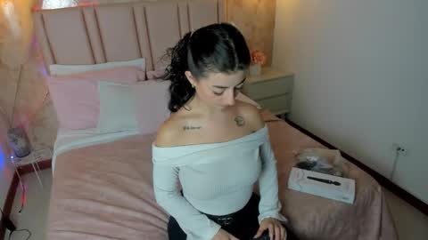 Snapshot of anntonella_watson chatting on October 21, 2025, 11:11 am ANTON online show from October 21, 2025, 11:11 am