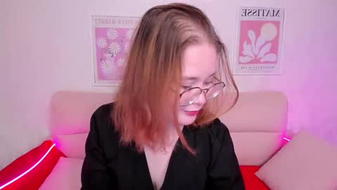 Snapshot of anny_twelvetrees chatting on November 18, 2025, 8:41 am Anny online show from November 18, 2025, 8:41 am