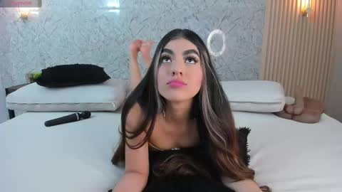 Snapshot of antonella_west chatting on October 15, 2025, 9:48 pm Anto online show from October 15, 2025, 9:48 pm