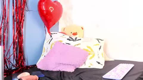 Snapshot of antonellasmith0 chatting on February 17, 2025, 12:48 pm ANTO  online show from February 17, 2025, 12:48 pm
