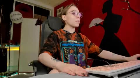 Snapshot of aphexqueen chatting on February 18, 2025, 3:21 pm APHEX QUEEN online show from February 18, 2025, 3:21 pm