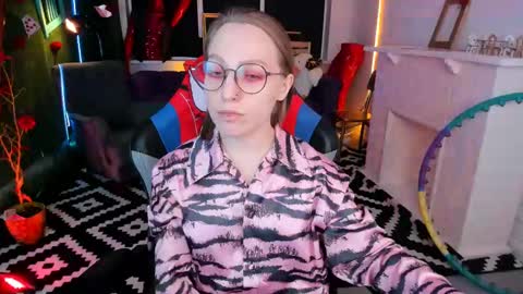 Snapshot of aphexqueen chatting on March 11, 2025, 12:17 pm APHEX QUEEN online show from March 11, 2025, 12:17 pm