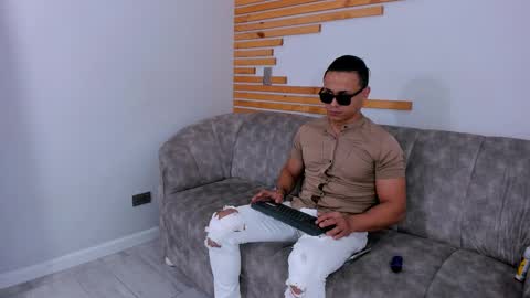 Snapshot of apol0o chatting on November 10, 2025, 8:08 pm Apolo online show from November 10, 2025, 8:08 pm