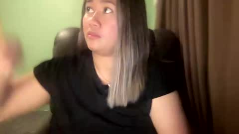 Snapshot of apple_pie_love chatting on February 1, 2025, 4:54 pm Anika online show from February 1, 2025, 4:54 pm