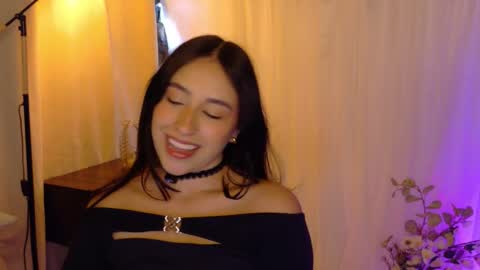 Snapshot of ari_bloom942994 chatting on November 14, 2025, 3:33 pm Ari online show from November 14, 2025, 3:33 pm