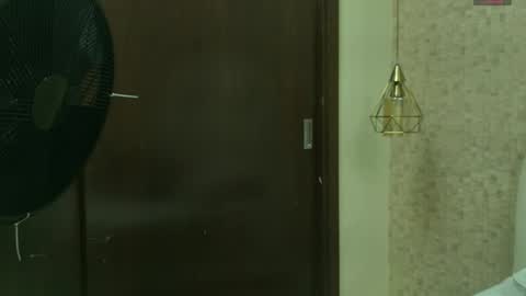 aria_sm online show from November 18, 2025, 7:07 pm