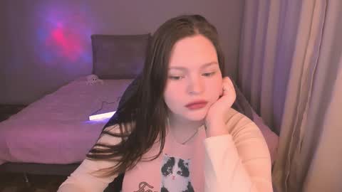 Aria online show from October 19, 2025, 7:03 pm