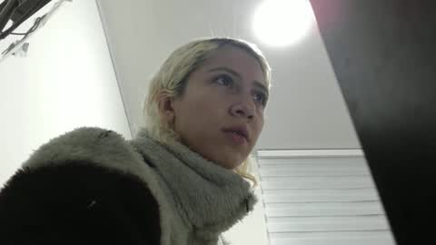 Snapshot of aribunnie chatting on September 19, 2025, 4:58 am Ari Bunnie  online show from September 19, 2025, 4:58 am