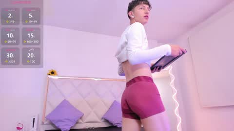 Snapshot of aron_tay chatting on December 22, 2024, 3:55 am  your aron  online show from December 22, 2024, 3:55 am