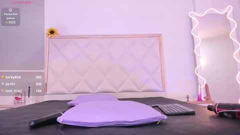 Snapshot of aron_tay chatting on December 24, 2024, 12:44 pm  your aron  online show from December 24, 2024, 12:44 pm