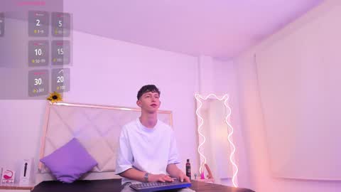 Snapshot of aron_tay chatting on December 28, 2024, 2:54 am  your aron  online show from December 28, 2024, 2:54 am