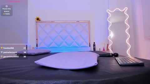 Snapshot of aron_tay chatting on January 10, 2025, 9:23 am  your aron  online show from January 10, 2025, 9:23 am