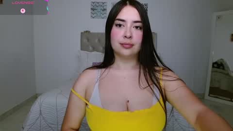 Snapshot of ashley33_ chatting on September 12, 2025, 11:37 pm Ashley online show from September 12, 2025, 11:37 pm