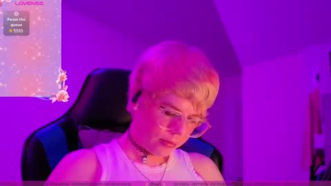 Snapshot of ashley_angel_love chatting on September 17, 2025, 5:09 am Angel Ashley Love  online show from September 17, 2025, 5:09 am
