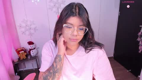 Snapshot of ashleyy18__ chatting on December 27, 2024, 12:01 pm Ashleyy18   online show from December 27, 2024, 12:01 pm