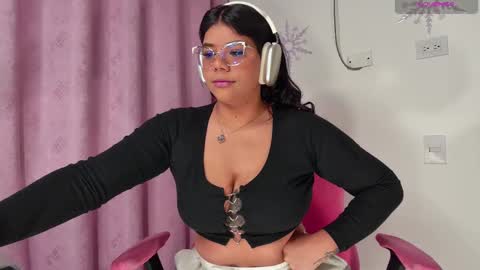 Snapshot of ashleyy18__ chatting on February 9, 2025, 9:37 am Ashleyy18   online show from February 9, 2025, 9:37 am